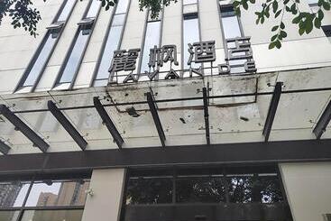 Lavande Hotel Zigong Tanmulin Lantern Park