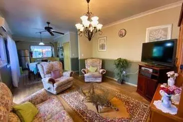 Golden Lace B&b