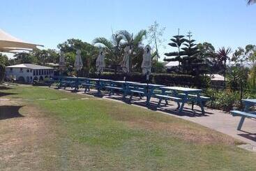 Tannum Sands Hotel / Motel