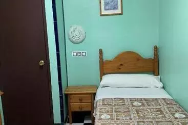 여관 Pensión Lisdos