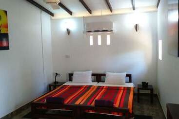 Sri Beach Bungalows And Villa