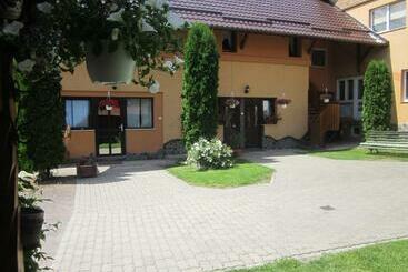 پانسیون Evelyn Panzio