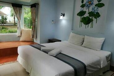 Baanmontra Beach Resort   Bankrut