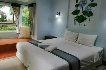 Baanmontra Beach Resort   Bankrut