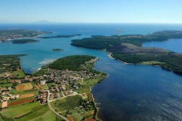 Apartments And Rooms Ana Pomer 217