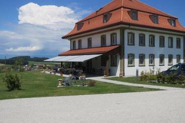 فندق صغير Le Relais Du Château Monney