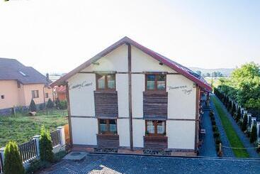 住宿加早餐  Country Court