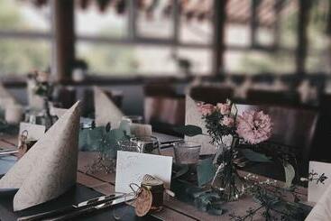بنسيون Restaurant & Hotel Zur Falkenhöhe