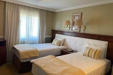 هتل Villa Morra Suites