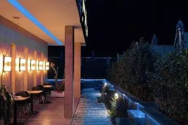 アパートホテル Baljurshi Palce