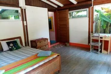 ペンション Kokrobite Gardens Restaurant And Guest House