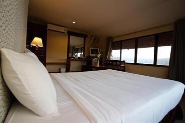 Phornpailin Riverside Resort