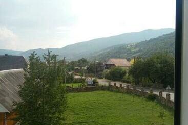 بنسيون Synevyrske Perehrestya