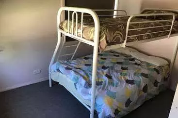 ホテル The Waterwheel Beach Cabins   Caravan Park