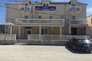 Majatalo Villa Menalo