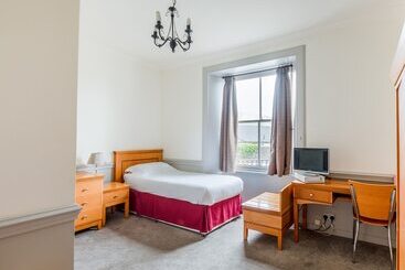 Отель The Clovenfords