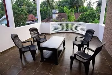 Pension  Airport Blessings Villa