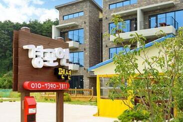 Отель Gyeongpoen Pension