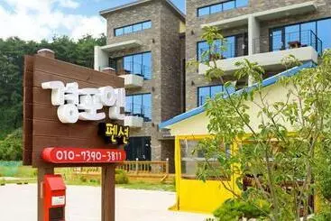 Hotel Gyeongpoen Pension