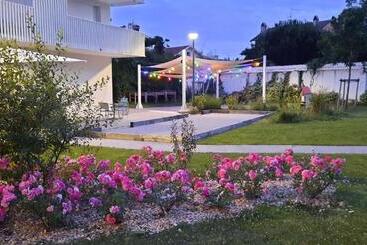 هتل آپارتمان Domitys Les Pagelles