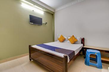 ホテル Spot On 64765 Gangotri Lodge