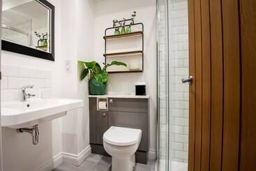 Unique Apartments Haringtons Place