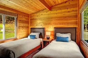 ホテル Snug Harbor Resort