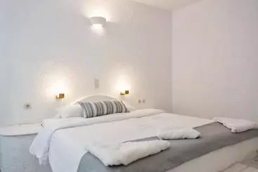 Отель Artemis Suites