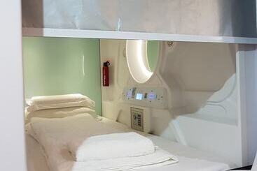 Fox Box Apt.   Hostel