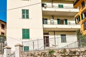 پانسیون Lia Apartment