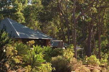 Отель Dunsborough Ridge Retreat