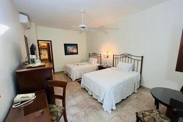 فندق Hacienda Los Laureles