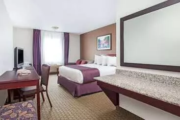 Ramada By Wyndham Red Deer Hotel & Suites