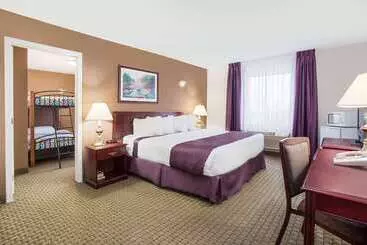 Ramada By Wyndham Red Deer Hotel & Suites