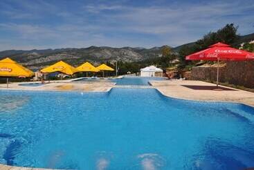 فندق Mobile Homes Camp Klenovica