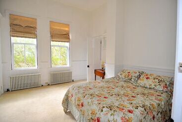 کلبه Manor At Berkeley Springs