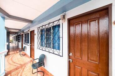 Otel Oyo 1157 Ploy Pailin Place