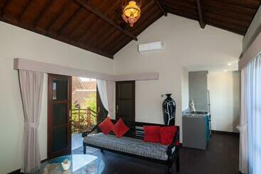 בית מלון כפרי The Lodge Canggu