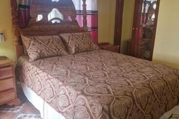 پانسیون Bev's Rosevilla