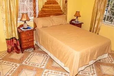 پانسیون Bev's Rosevilla