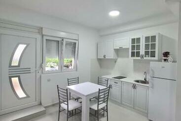 پانسیون Apartmani Popivoda