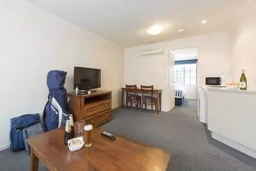 Canberra Parklands Central Apartment Hotel Official