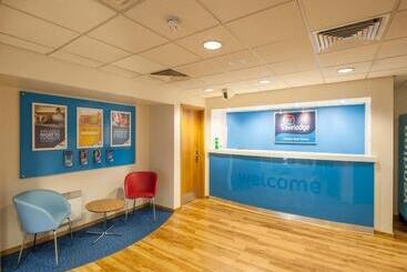 호텔 Travelodge Kingston Upon Thames Central