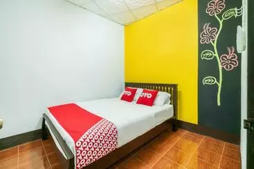 Hotel Oyo 608 Maleena Home
