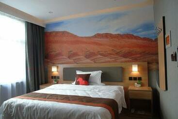 Jun Hotels Gansu Zhangye Linze County Bus Station