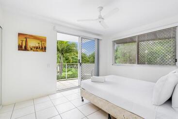 Tingeera Bespoke Beachfront Apartments