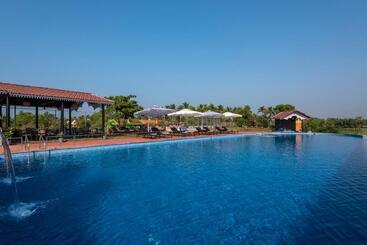 בית מלון כפרי Salcete Beach Resort