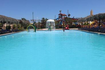 فندق على الطريق Marseilia Land Aqua Park Families Only