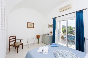 تختخواب و صبحانه La Ninfa Di Capri