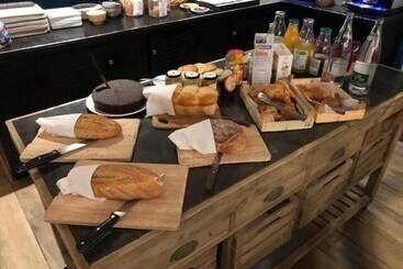 هتل Acadie Orly Morangis